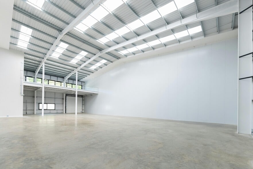Magna Rd, Wigston to rent - Building Photo - Image 3 of 27
