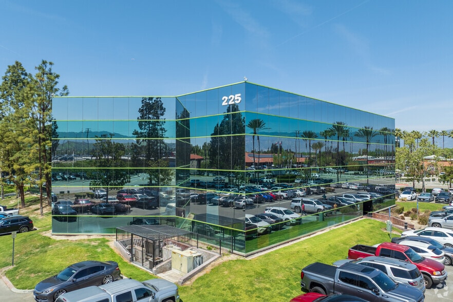 225 W Hospitality Ln, San Bernardino, CA to rent - Building Photo - Image 1 of 6