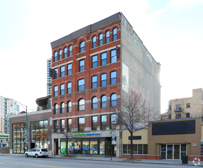 219 W Chicago Ave, Chicago, IL for rent - Primary Photo - Image 1 of 4