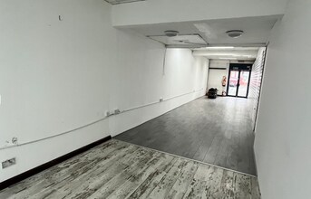 28A Bury New Rd, Manchester to rent Interior Photo- Image 2 of 3