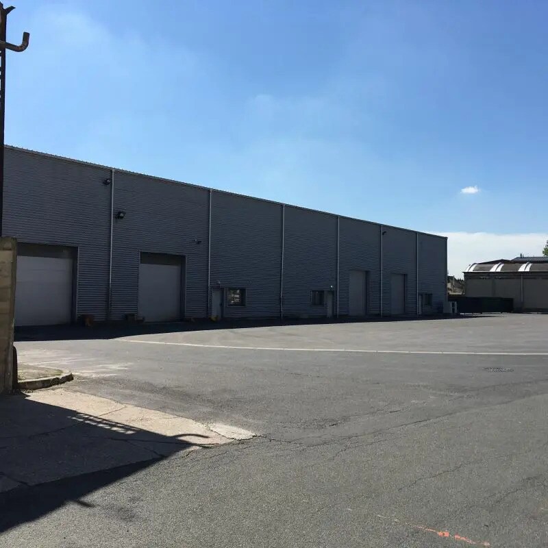 Industrial in La Courneuve to rent Building Photo- Image 1 of 21