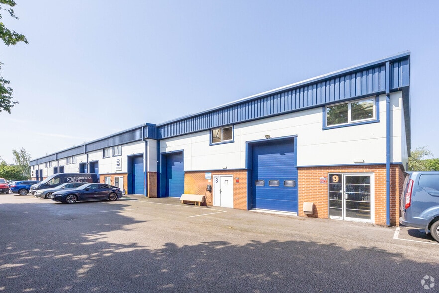 Arkwright Rd, Bedford to rent - Building Photo - Image 2 of 2