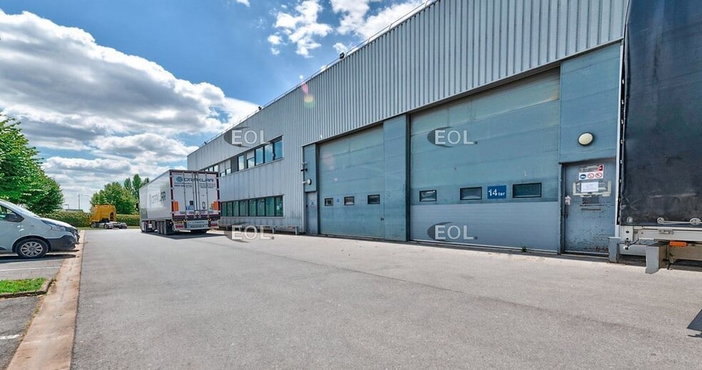 Light Industrial in Le Mesnil-Amelot to rent - Building Photo - Image 2 of 6