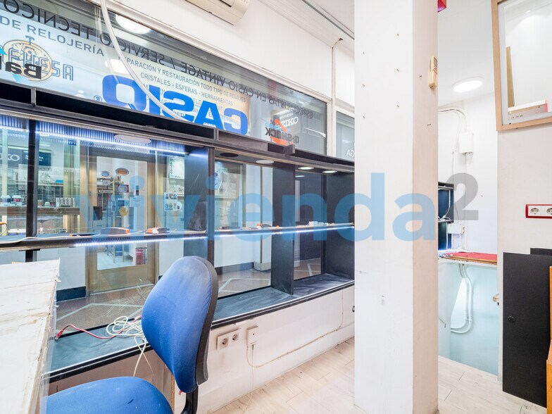 Retail in Madrid, Madrid to rent - Building Photo - Image 2 of 3