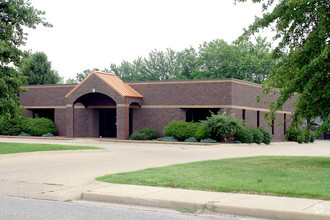 1222 Professional Blvd, Evansville, IN for sale Primary Photo- Image 1 of 1