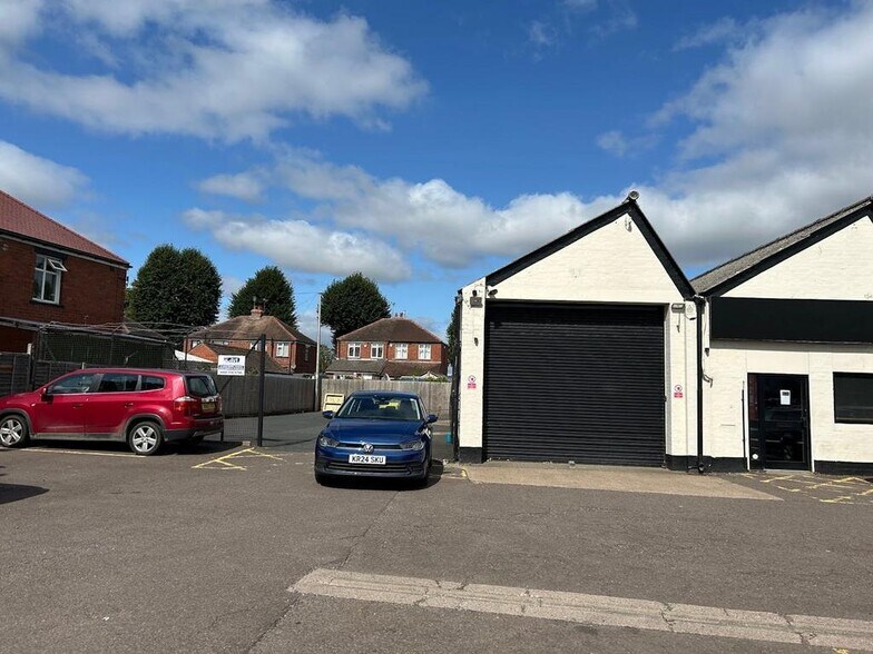 107 Whitchurch Rd, Shrewsbury to rent - Building Photo - Image 2 of 8