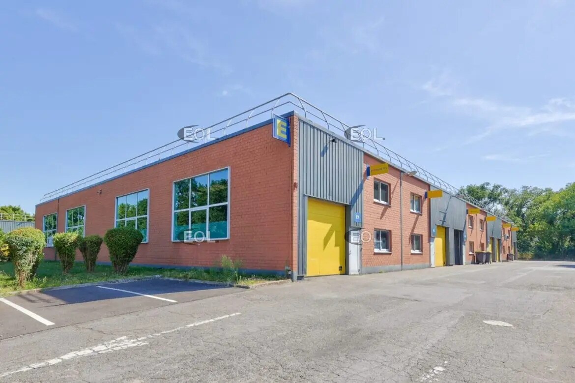 Light Industrial in SAINT-OUEN-L'AUMONE to rent Building Photo- Image 1 of 8
