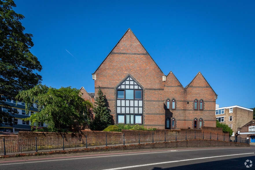 40 Upper George St, Luton to rent - Building Photo - Image 2 of 6