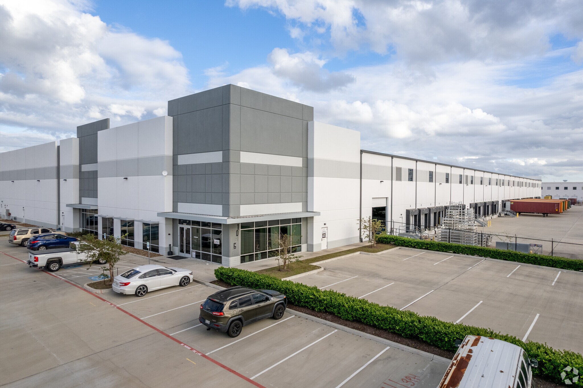 10565 Red Bluff Rd, Pasadena, TX to rent Primary Photo- Image 1 of 39