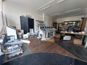 4-6 Robin Ln, Pudsey to rent Interior Photo- Image 2 of 4