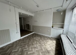 7 Abbey Rd, Bourne to rent Interior Photo- Image 2 of 7
