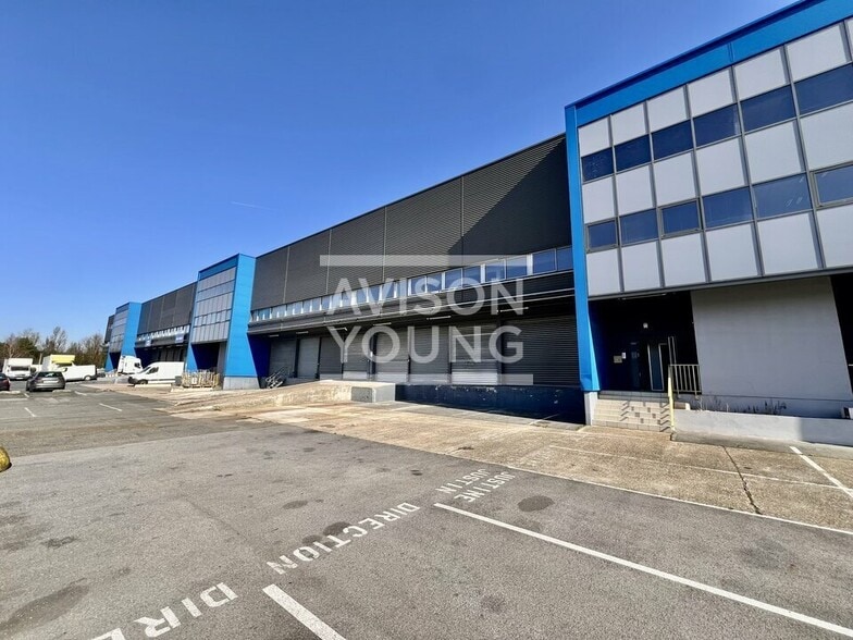 Industrial in Aulnay Sous Bois to rent - Building Photo - Image 3 of 11