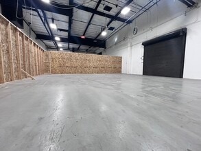 3901 SE Naef Rd, Portland, OR to rent Interior Photo- Image 2 of 8