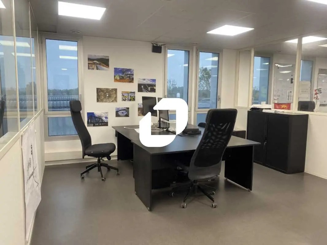 Office in Mérignac to rent Building Photo- Image 1 of 11