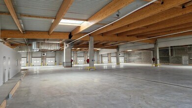 Industrial in Lyon to rent Interior Photo- Image 1 of 7