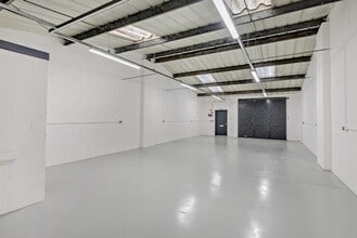 Spindus Rd, Liverpool to rent Interior Photo- Image 2 of 5