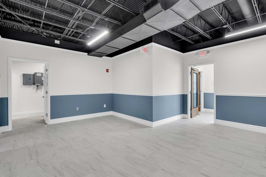 417 8th St W, Bradenton, FL to rent - Building Photo - Image 3 of 20