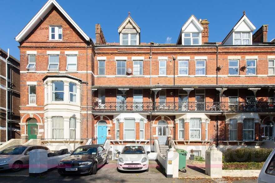 16 Shorncliffe Rd, Folkestone to rent - Primary Photo - Image 1 of 9