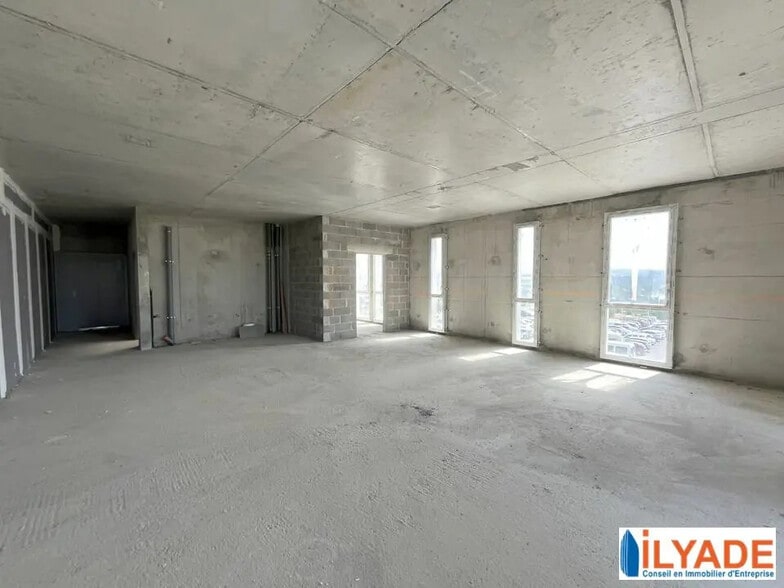 Retail in Manosque for sale - Interior Photo - Image 3 of 5