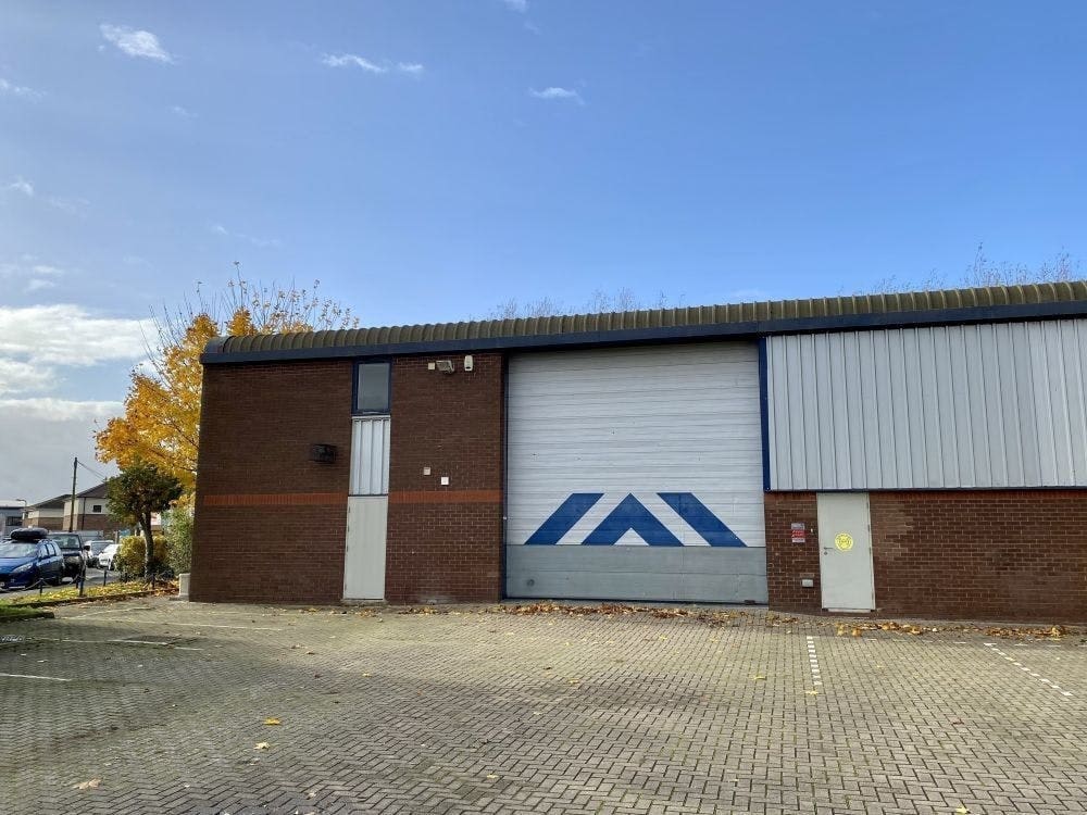 7 Wedgwood Rd, Bicester to rent Building Photo- Image 1 of 8