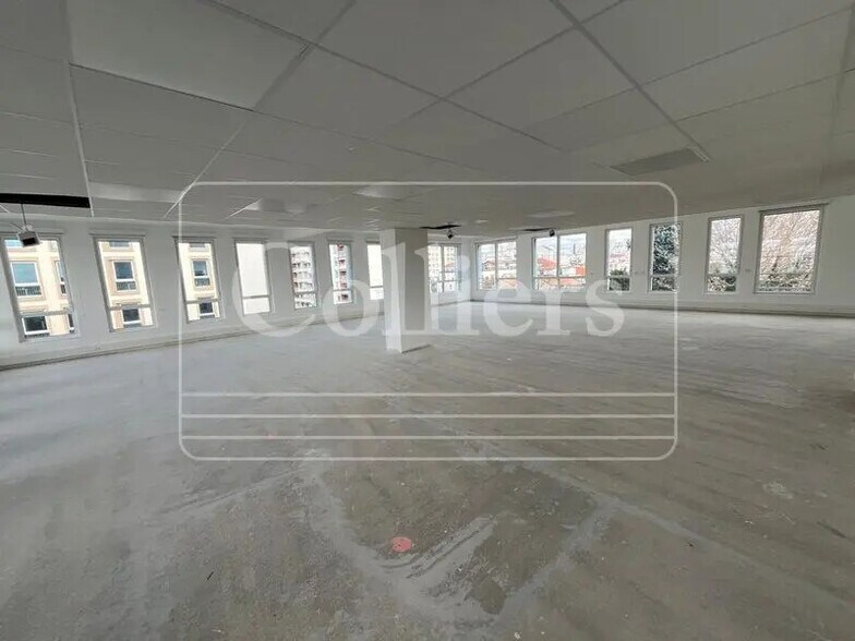 50 Cours De La République, Villeurbanne for sale - Interior Photo - Image 3 of 7