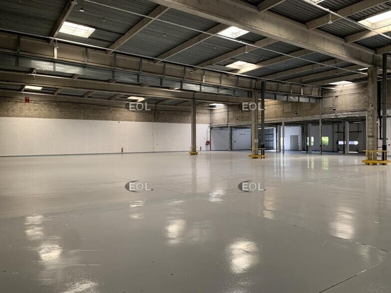 Industrial in Gennevilliers to rent - Interior Photo - Image 3 of 12