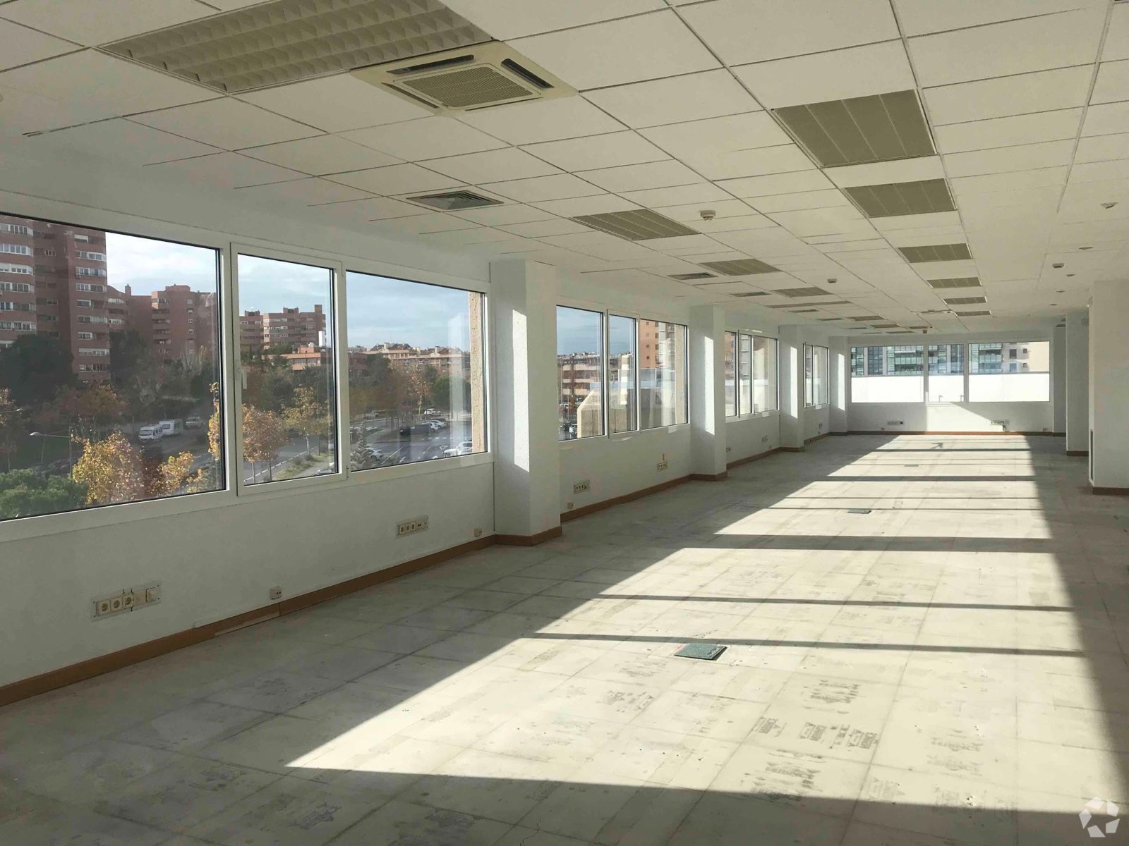 Office in Tres Cantos, Madrid to rent Interior Photo- Image 1 of 2