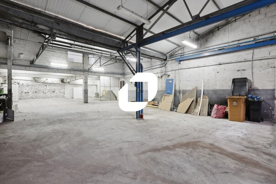 Light Industrial in Gentilly to rent - Interior Photo - Image 2 of 4