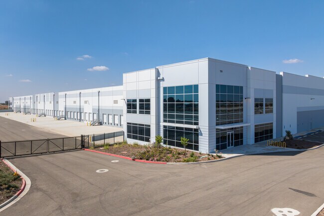 More details for W Paige Ave & S I St, Tulare, CA - Industrial to Rent