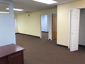 239 New Rd, Parsippany, NJ for rent Interior Photo- Image 1 of 1