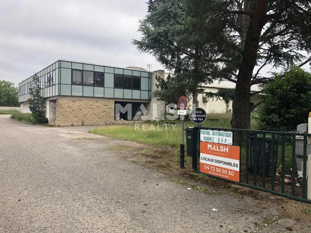 Light Industrial in Décines-Charpieu to rent Building Photo- Image 1 of 29