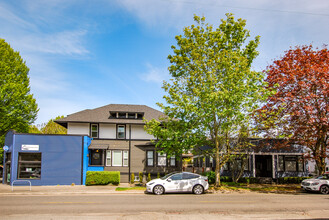 1900-1906 E Aloha St portfolio of 3 properties for sale on LoopNet.co.uk Building Photo- Image 1 of 10