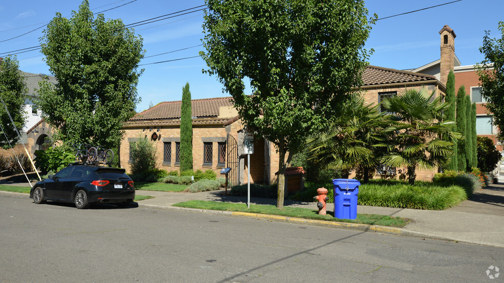 210 NW 17th Ave, Portland, OR for rent - Primary Photo - Image 1 of 16