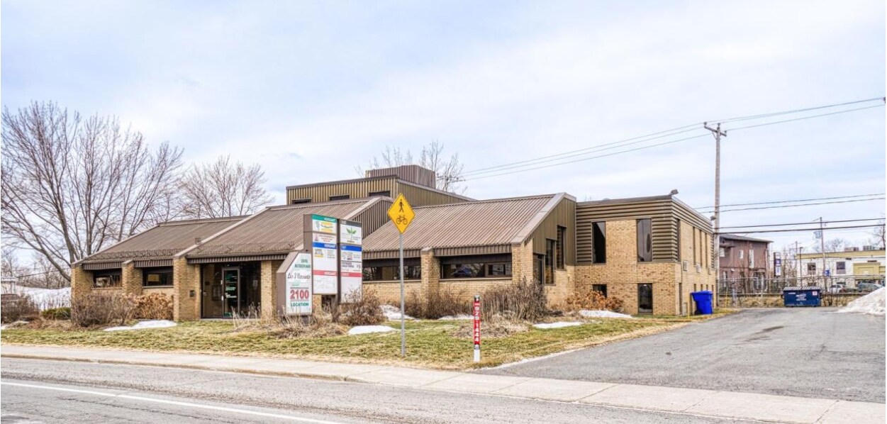2100 Boul René-Gaultier, Varennes, QC to rent Primary Photo- Image 1 of 10
