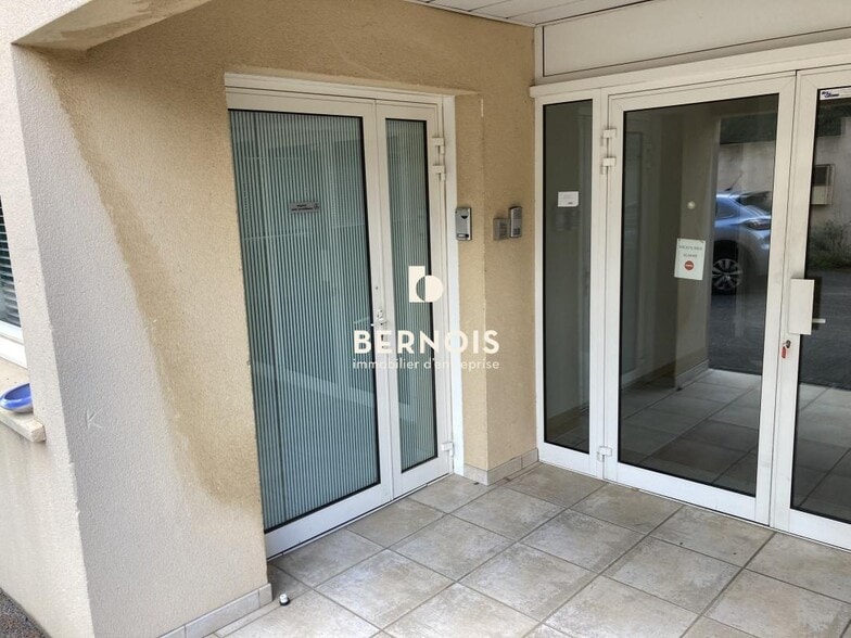 Office in La Seyne-sur-Mer to rent - Building Photo - Image 2 of 6