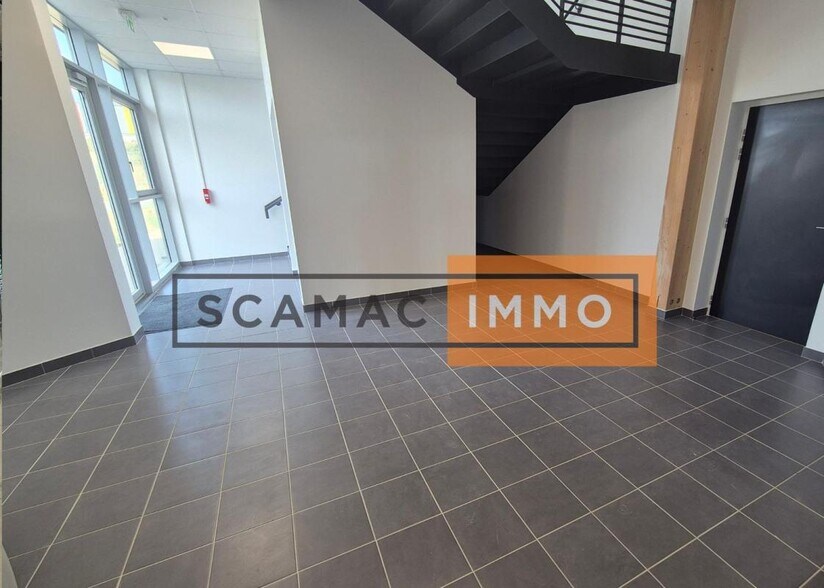 Industrial in Louvres to rent - Interior Photo - Image 3 of 6