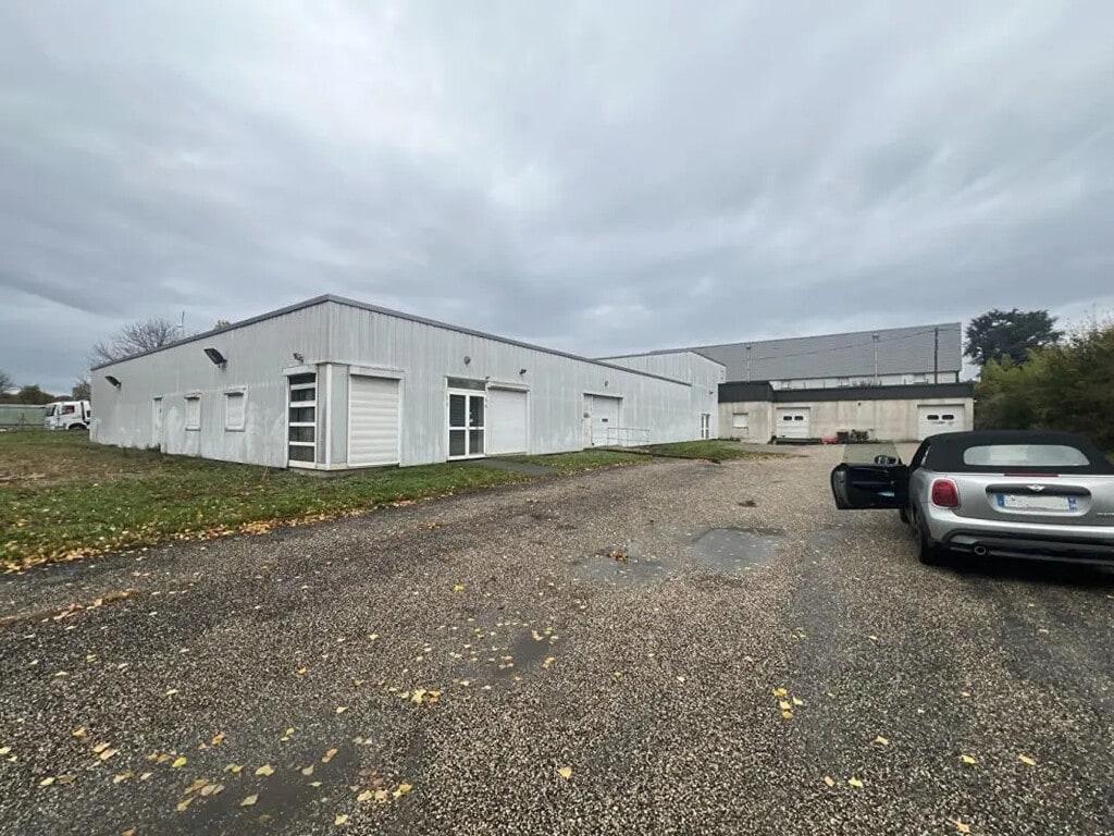 Vente Local d'activités 1 400 m² - Photo 1
