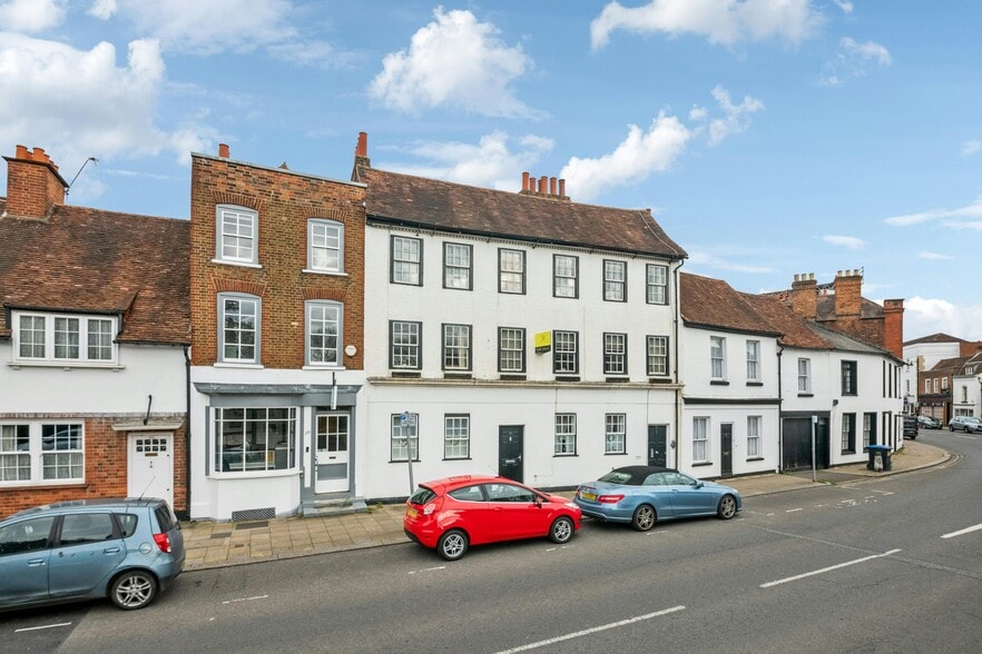 26 Windsor St, Chertsey to rent - Building Photo - Image 2 of 14