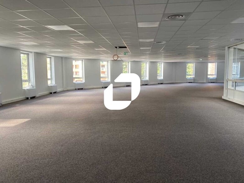 Office in Cergy to rent - Building Photo - Image 1 of 10