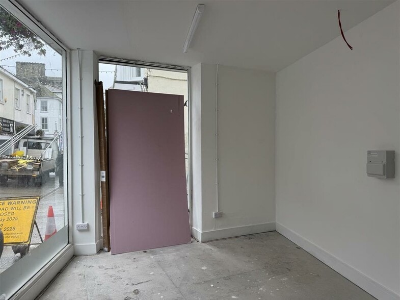 11 Fore St, St Austell to rent - Construction Photo - Image 2 of 4