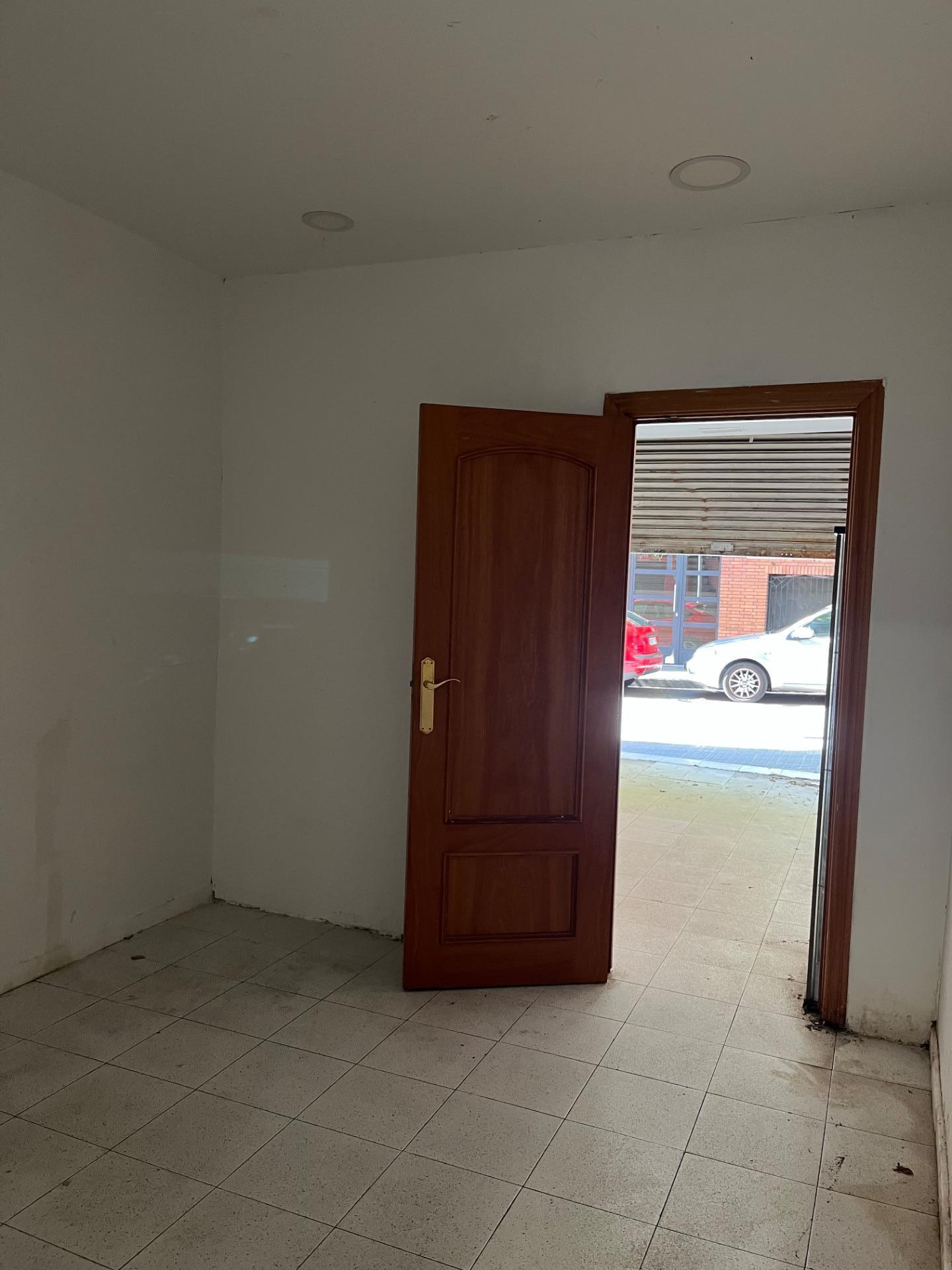 Retail in Santa Coloma de Gramenet, Barcelona to rent Interior Photo- Image 1 of 6