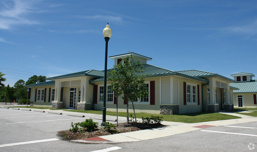 2747 Sycamore St, North Port, FL for rent - Building Photo - Image 3 of 6