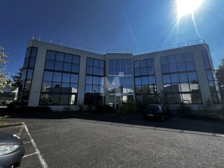Office in Palaiseau for sale - Building Photo - Image 1 of 15