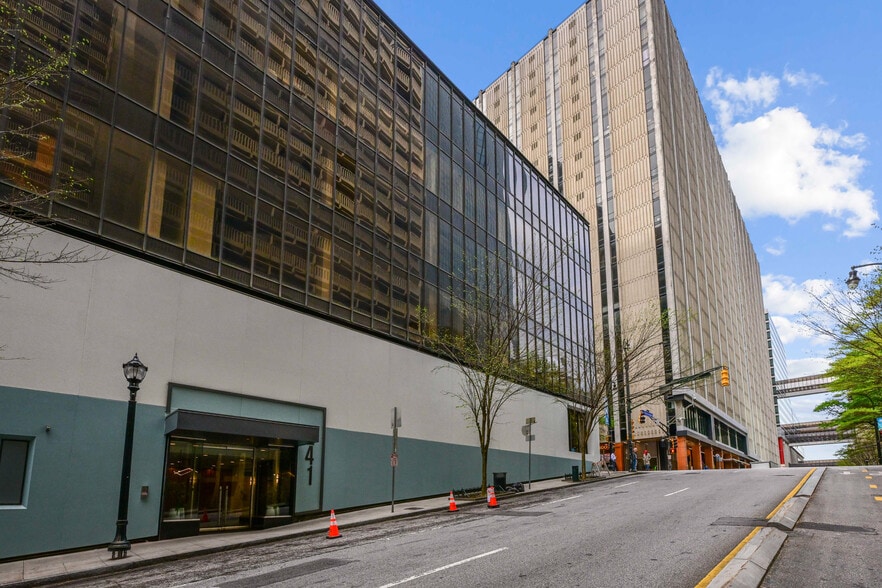 241 Peachtree St NE, Atlanta, GA to rent - Building Photo - Image 3 of 31