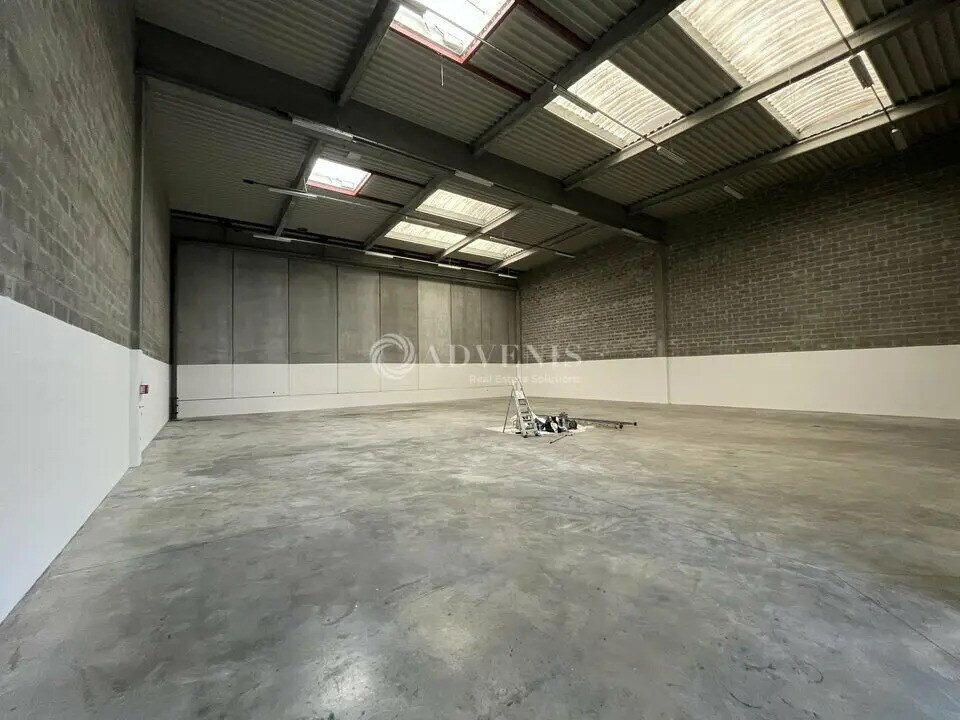 Light Industrial in Moissy-Cramayel to rent Interior Photo- Image 1 of 10