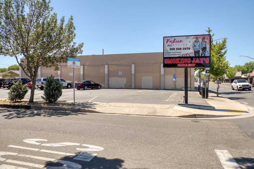 302-310 McHenry Ave, Modesto, CA for sale - Building Photo - Image 3 of 5