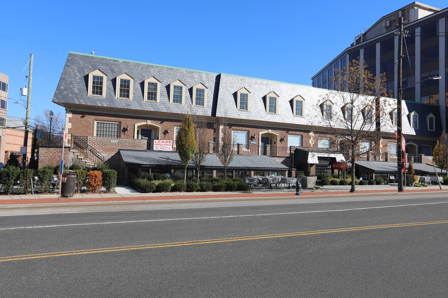 5247 Wisconsin Ave NW, Washington, DC for rent - Building Photo - Image 3 of 13