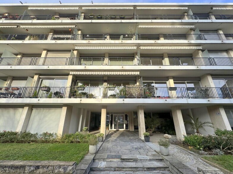 Office in Versailles to rent - Building Photo - Image 1 of 15