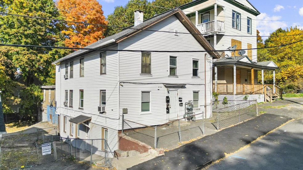 35 William St, Waterbury, CT for sale - Primary Photo - Image 1 of 16