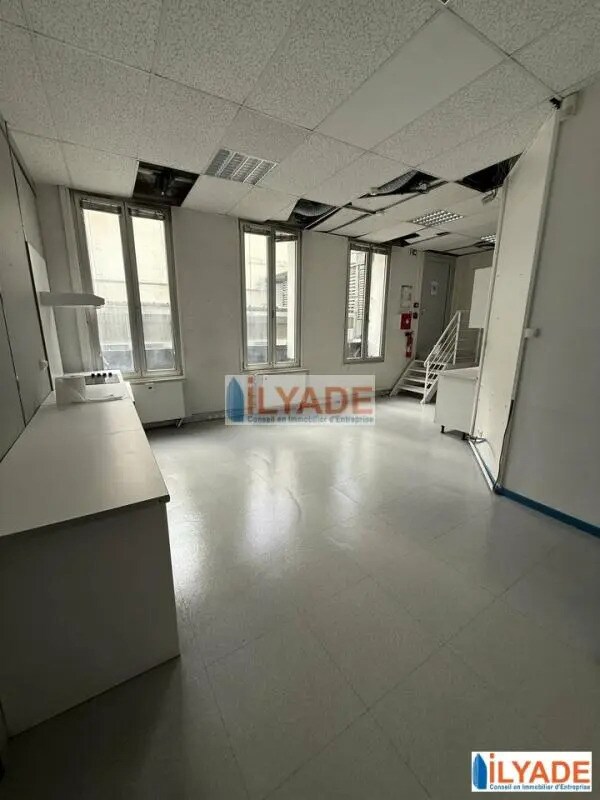 Location Bureaux 250 m² - Photo 1